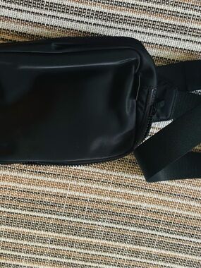 lululemon athletica Black Matte Crossbody Belt Bag